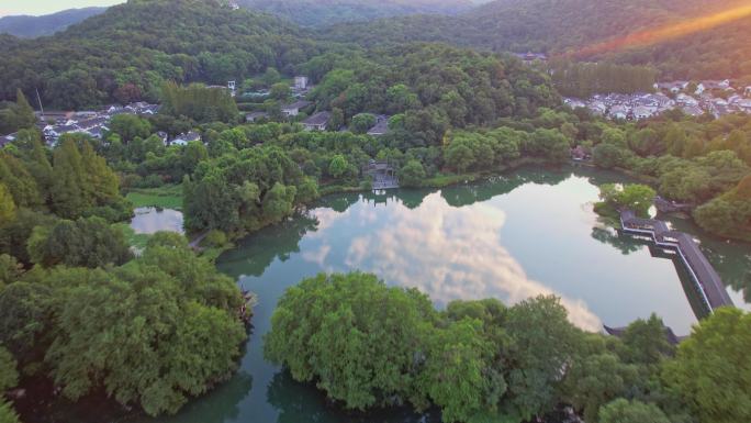 航拍杭州西湖景区浴鹄湾 霁虹桥