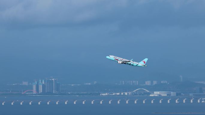 深圳机场起飞的浙江长龙航空客机