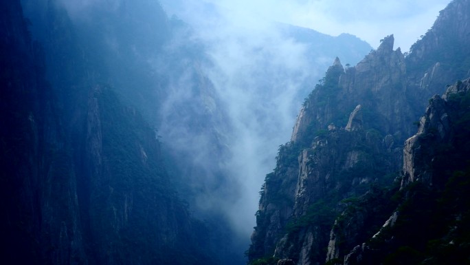 黄山峡谷的云流黄山峡谷的云流壮丽山河云雾