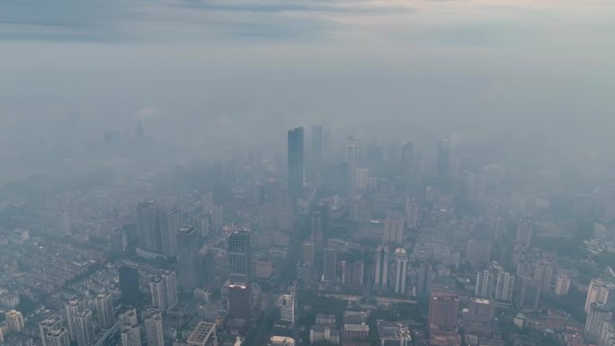 云烟雾绕中的南京新街口