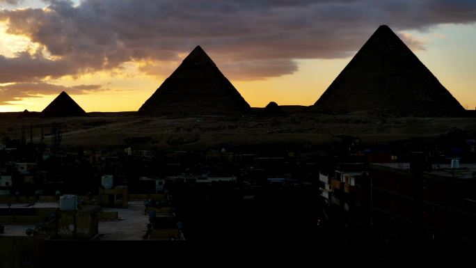 埃及吉萨金字塔黄昏木乃伊