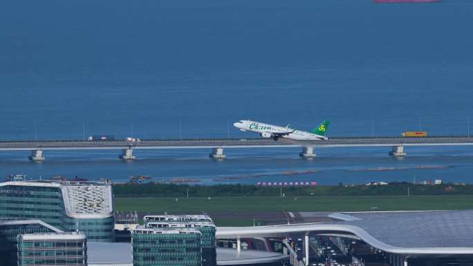 深圳机场起飞的春秋航空客机