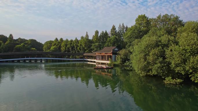 航拍杭州西湖景区浴鹄湾 霁虹桥