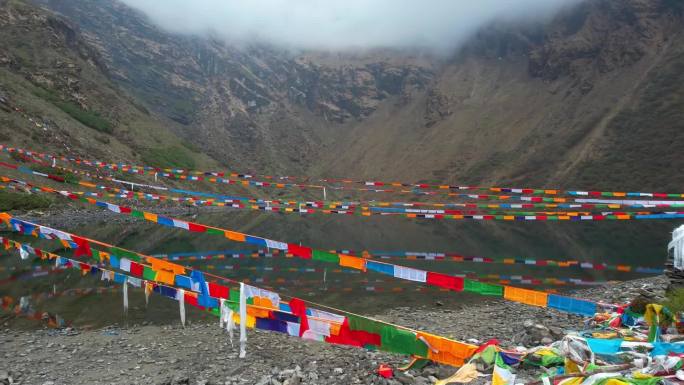 西藏日喀则吉隆县吉隆沟朗吉湖