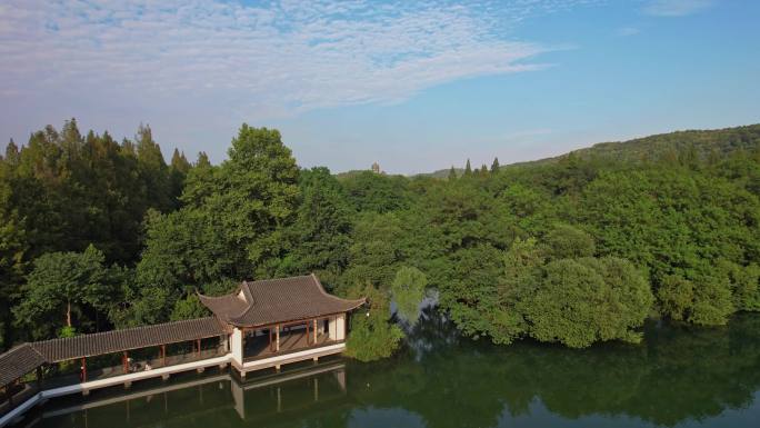 航拍杭州西湖景区浴鹄湾 霁虹桥