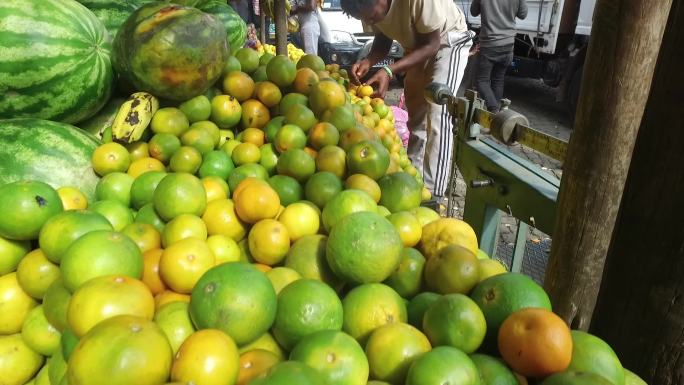 非洲卖水果的摊贩