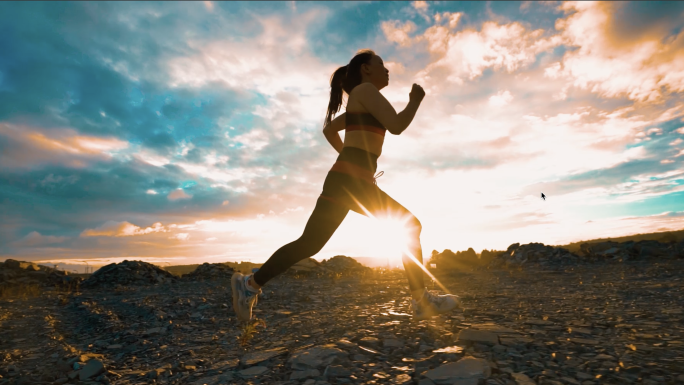跑步奔跑阳光户外活动运动励志自由生活方式
