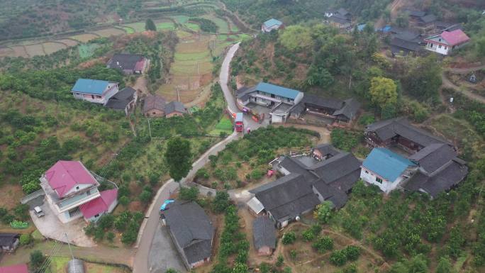 航拍雨后的小山村