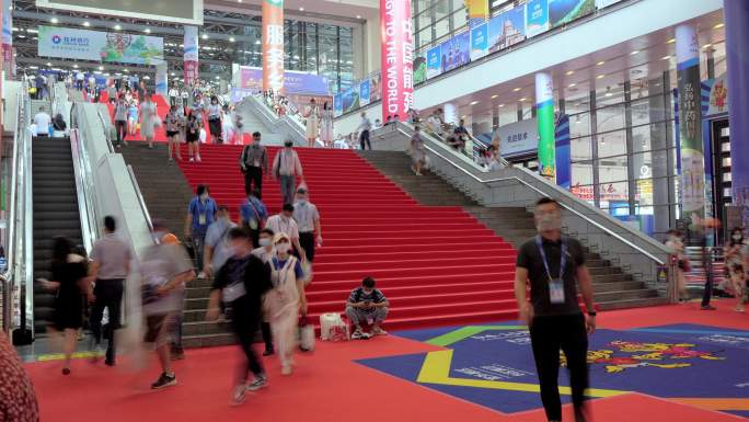 南宁国际会展中心楼梯人流上上落落慢门拍摄