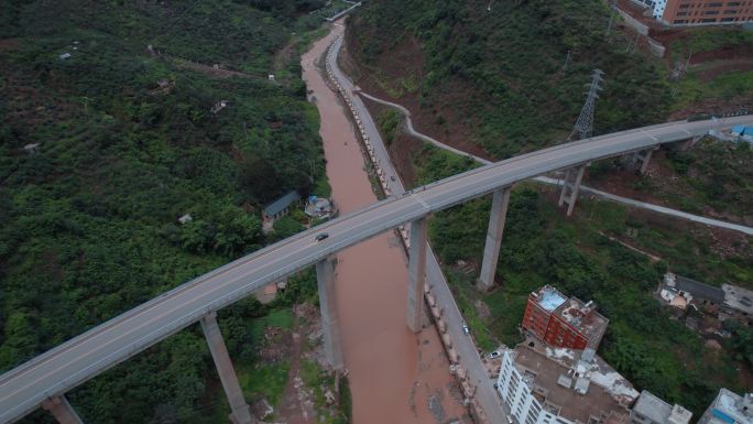 交通发展视频云南山区高速公路高架桥