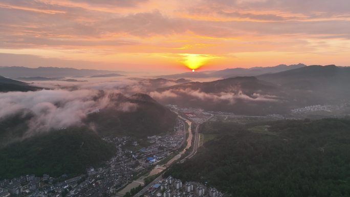 张家界武陵源城区日出云海