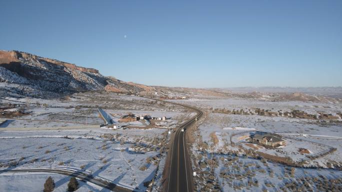 美国西部科罗拉多州高速公路飞越空中户外风景冬季视频系列沙漠和山脉风景