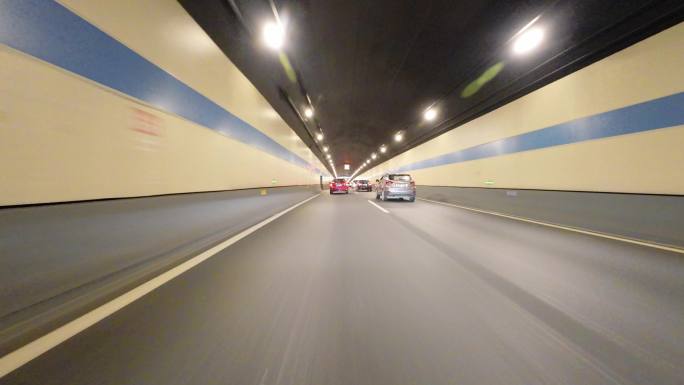驾车开车乘车行驶在道路隧道第一视角