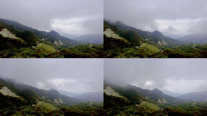 雨雾缭绕的山峰