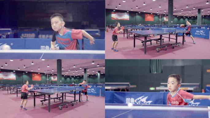 乒乓球馆里两个小男孩儿在打乒乓球