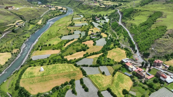 航拍四川甘孜新都桥甲根坝田园风光