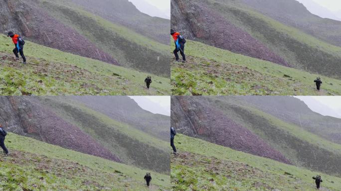 四川甘孜攀登那玛峰登山者在冰雹中前行