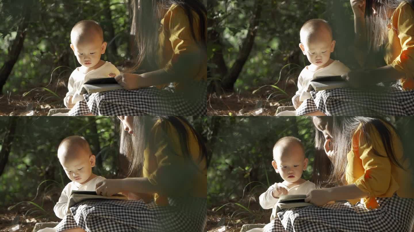 午后阳光年轻妈妈带着儿子一起看书启蒙教育