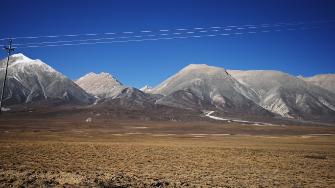 尼泊尔偏远的Upper Mustang电话线
