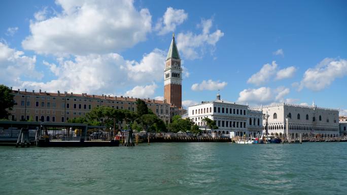 圣马可广场（Piazza San Marco）及坎帕尼尔宫（Campanile）和多格宫（Doge 