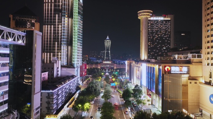 杭州市区延安路夜晚车流和现代建筑