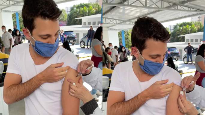 男子戴防护面罩接种疫苗-移动拍摄