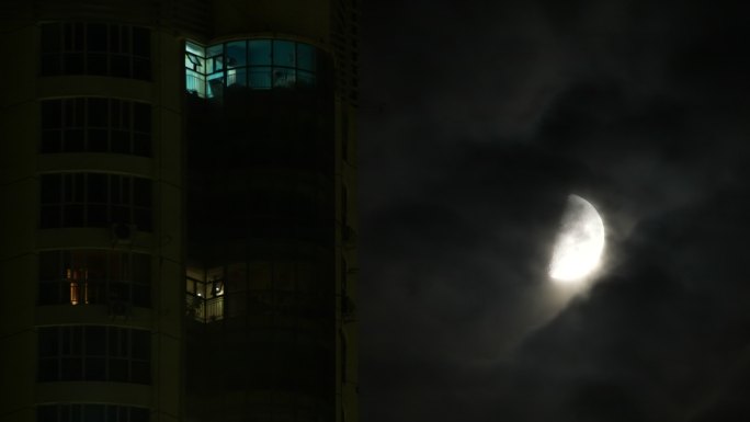 楼房灯光月亮