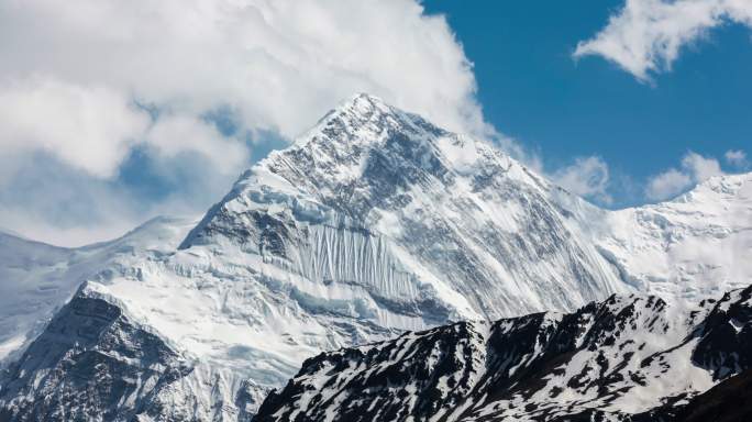 尼泊尔喜马拉雅山安纳普纳山脉的时间流逝