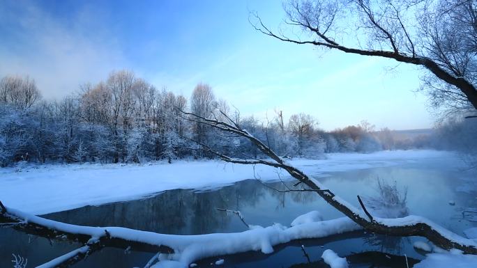 雪原冰河雾气迷漫