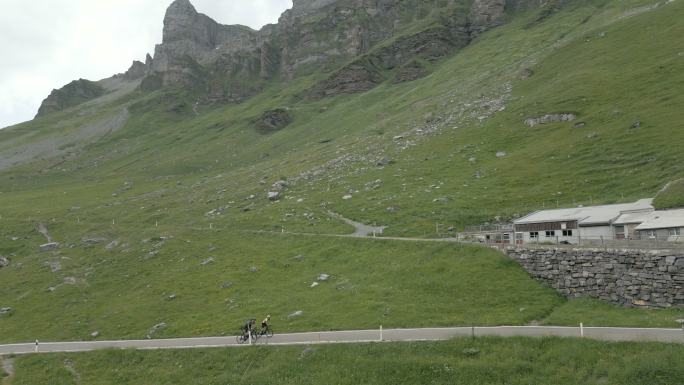 骑车人登山公路鸟瞰图