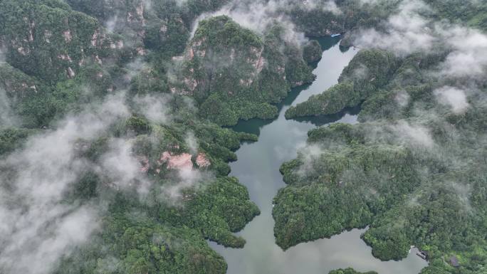 张家界武陵源宝峰湖春雨后风光