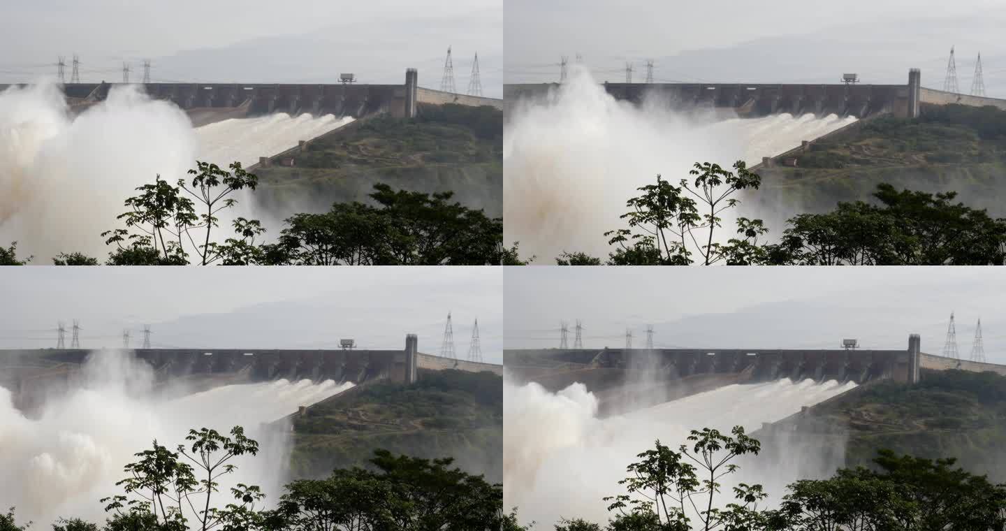 巴西与巴拉圭之间的伊泰普水电站大坝