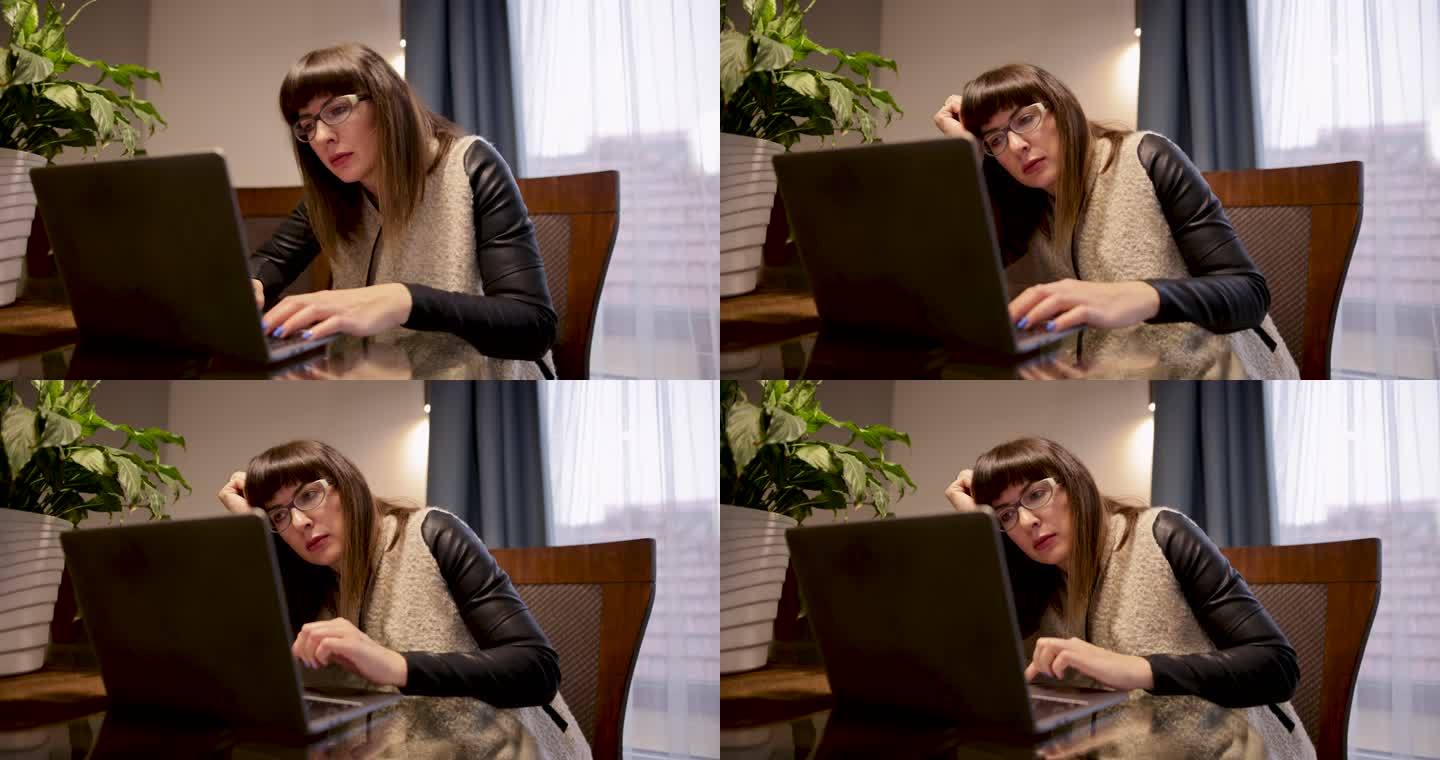 中年女性在家操作电脑时姿势不佳