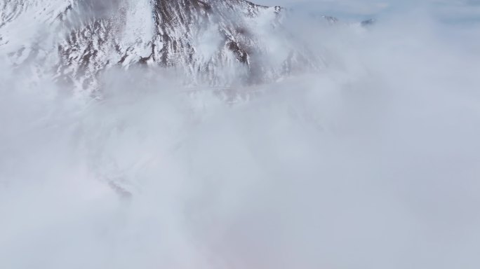 川西美景夹金山航拍雪山自然风光