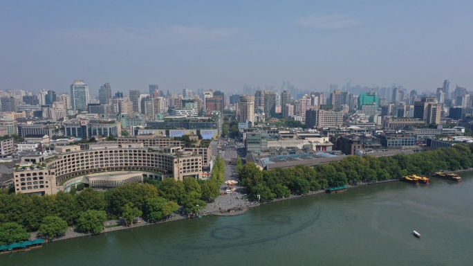 杭州湖滨步行街大人流航拍城市西湖全景4K