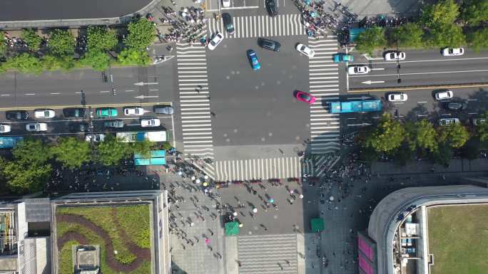 杭州湖滨步行街大人流航拍城市西湖全景4K