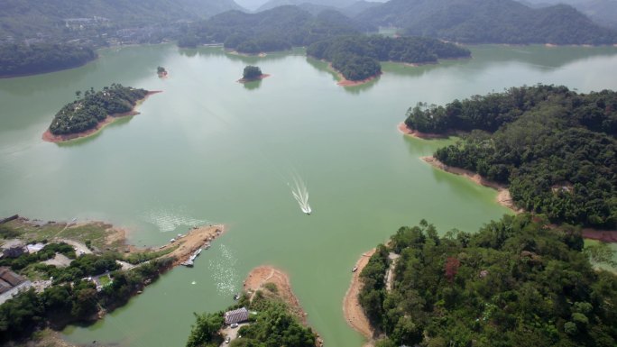 广州从化流溪河国家森林公园小岛流溪湖船只