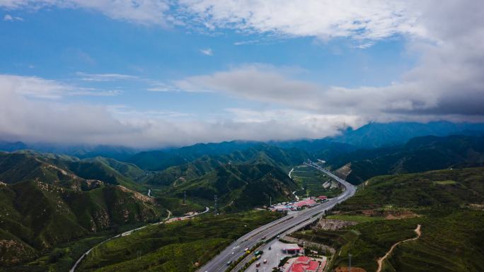 蓝天白云 大山公路 延时摄影