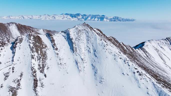 无人机飞越山峰航拍川西雪山夹金山