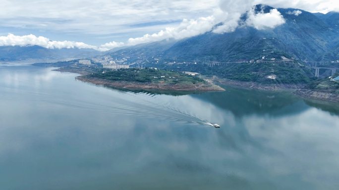 4K航拍白鹤滩水电站库区湖泊美景