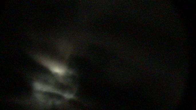 夜晚 天空 云遮月