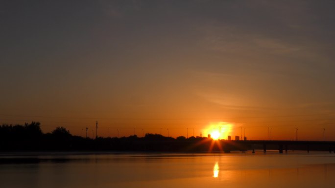 河边日出东方红太阳升早晨黎明凌晨大桥日出