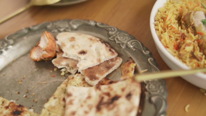 餐桌上的印度食品特写-库存视频