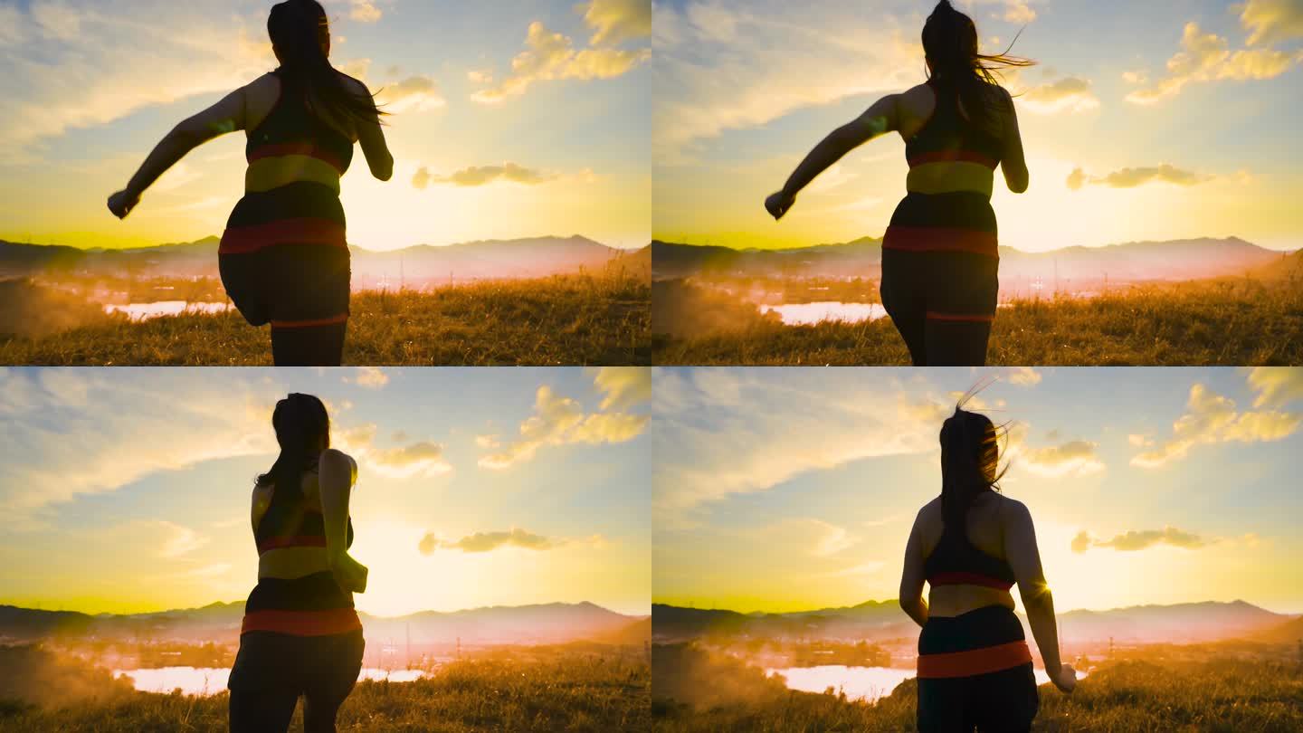 阳光女孩向着太阳奔跑天空草地拼搏励志耐力