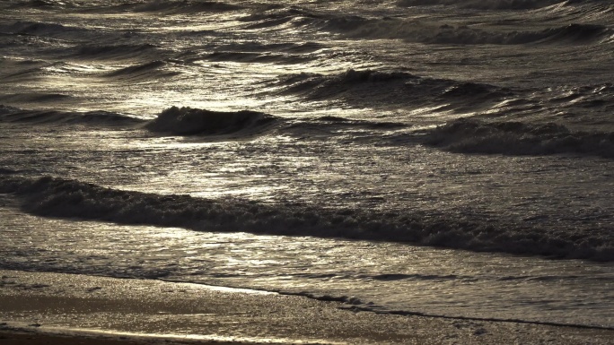 波光涌动的海浪