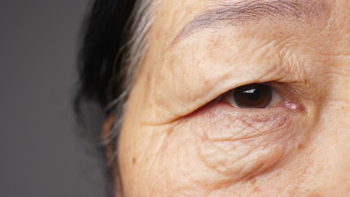 高级女性眼睛特写晚年生活老人生活老年