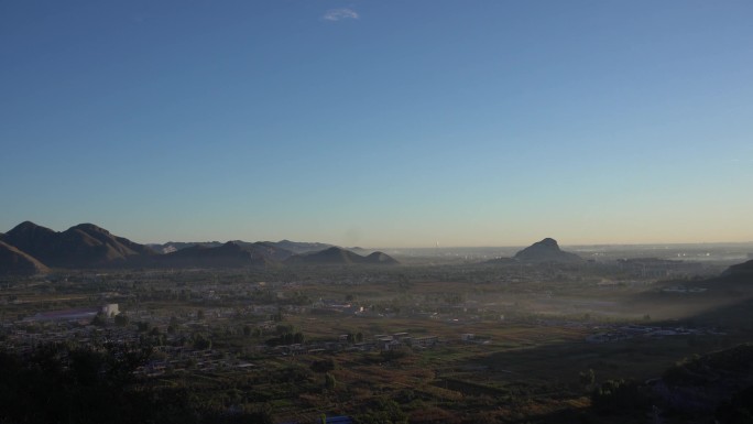 日出半山腰俯拍群山空镜头