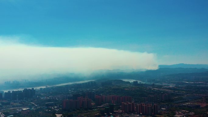 城市浓烟滚滚山火大火浓烟巴南鱼洞山林大火