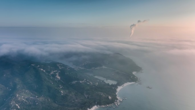 烟囱从海云中升起海边岛屿云海唯美