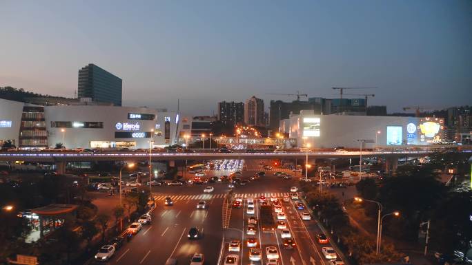 航拍城市晚高峰道路交通车流